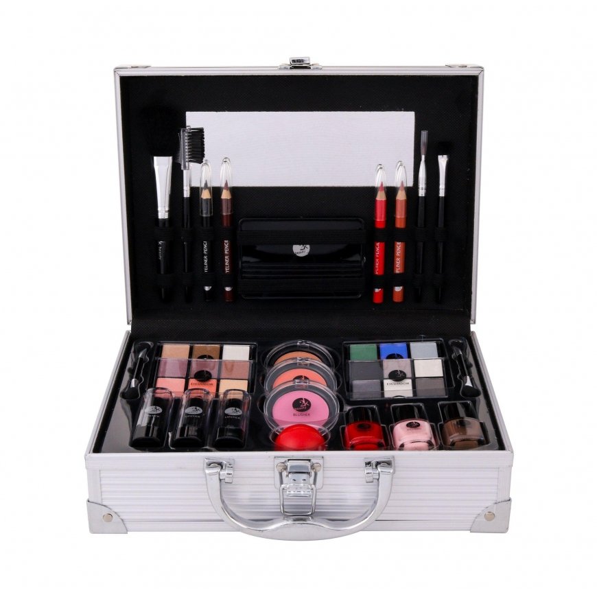 2K Games 2K All About Beauty Train Case Set of cosmetics Full makeup palette 60.2g – 3