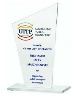 Tryumf LuxorJet colored glass trophy