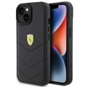 Ferrari Quilted Metal Logo Back Case Aizsargapvalks Priekš Apple iPhone 15 Ferrari Quilted Metal Logo Back Case Aizsargapvalks Priekš Apple iPhone 15
