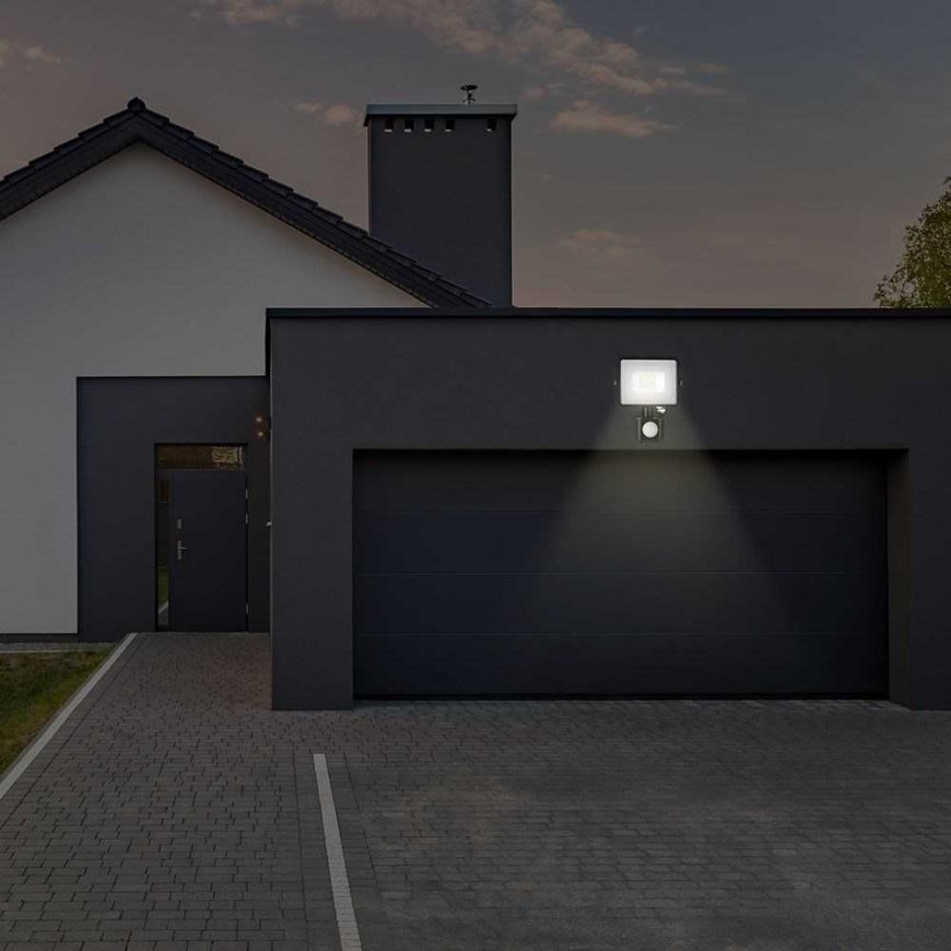 30W LED prožektorius V-TAC, 3000K (šiltai balta), su judesio davikliu, juodu korpusu, SAMSUNG LED chip – 3