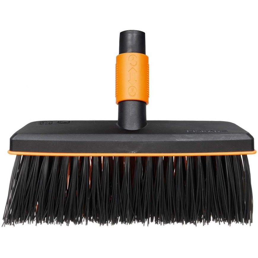 Fiskars QuikFit yard brush 1001417