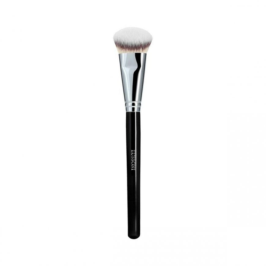 Lussoni Pro angled makeup brush 142
