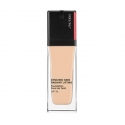Shiseido Synchro Skin Radiant Lifting Foundation 220 Linen, 30 ml Shiseido Synchro Skin Radiant Lifting Foundation 220 Linen, 30 ml