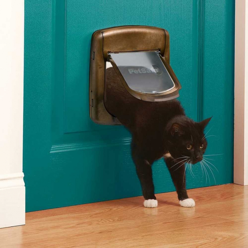 PetSafe Staywell Magnetic Deluxe Magnetic door for cats up to 7kg wood imitation
